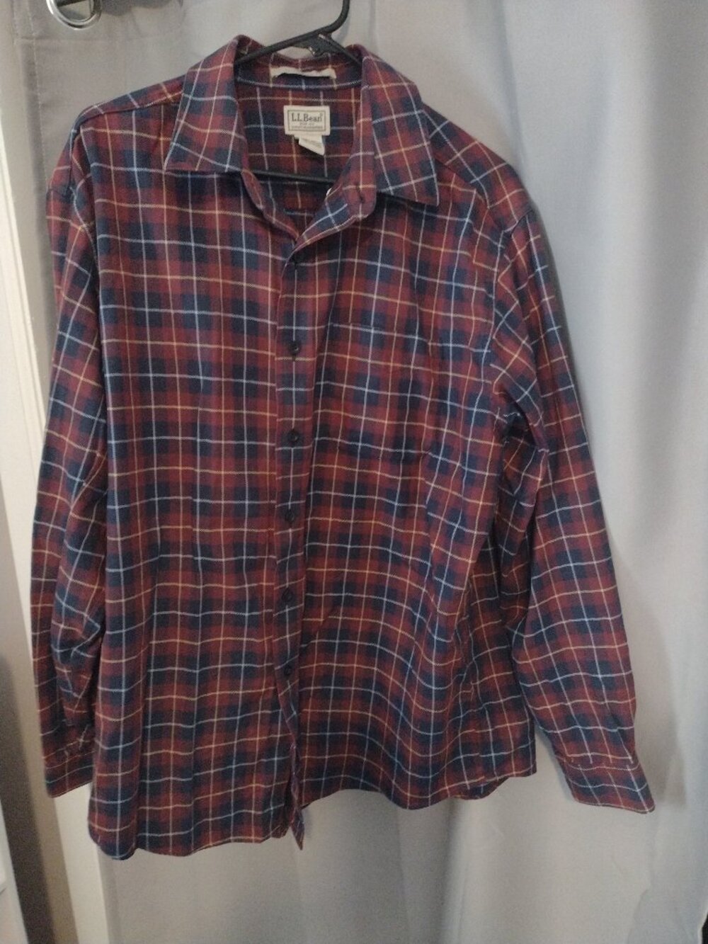 Mens Large LL Bean long sleeve button down shirt traditional fit